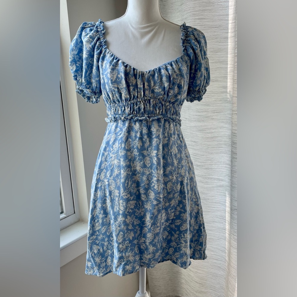 Astr The Label Blue Floral Smocked Milkmaid Size S Puff Sleeve Mini Dress